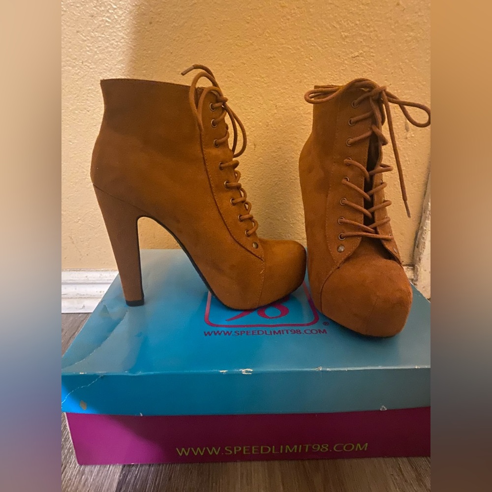 Supper cute high heel boots hazelnut color in size 7 1/2